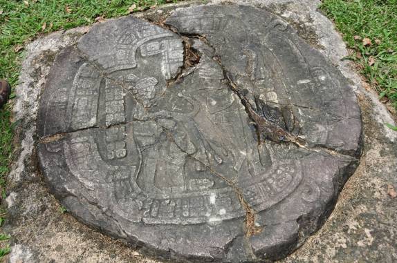 Um dos muitos altares nas ruínas mayas de Caracol, em Belize, quase na fronteira com a Guatemala